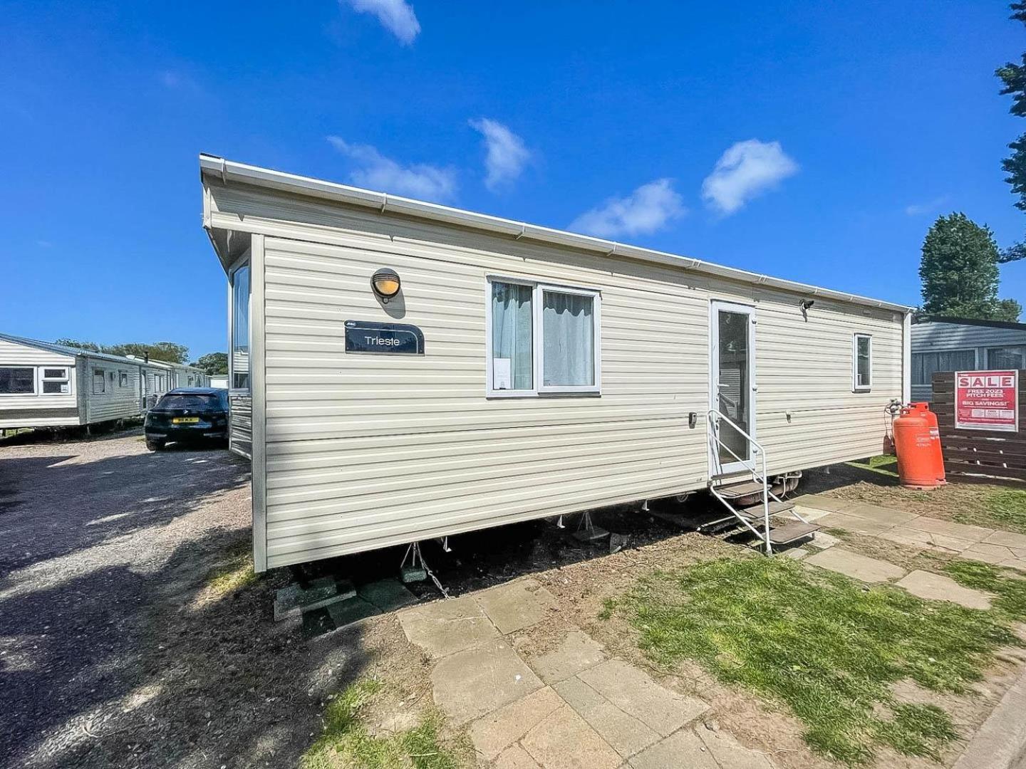 Lovely 4 Berth Holiday Home At Felixstowe Beach Holiday Park Ref 55008Yc Exterior photo