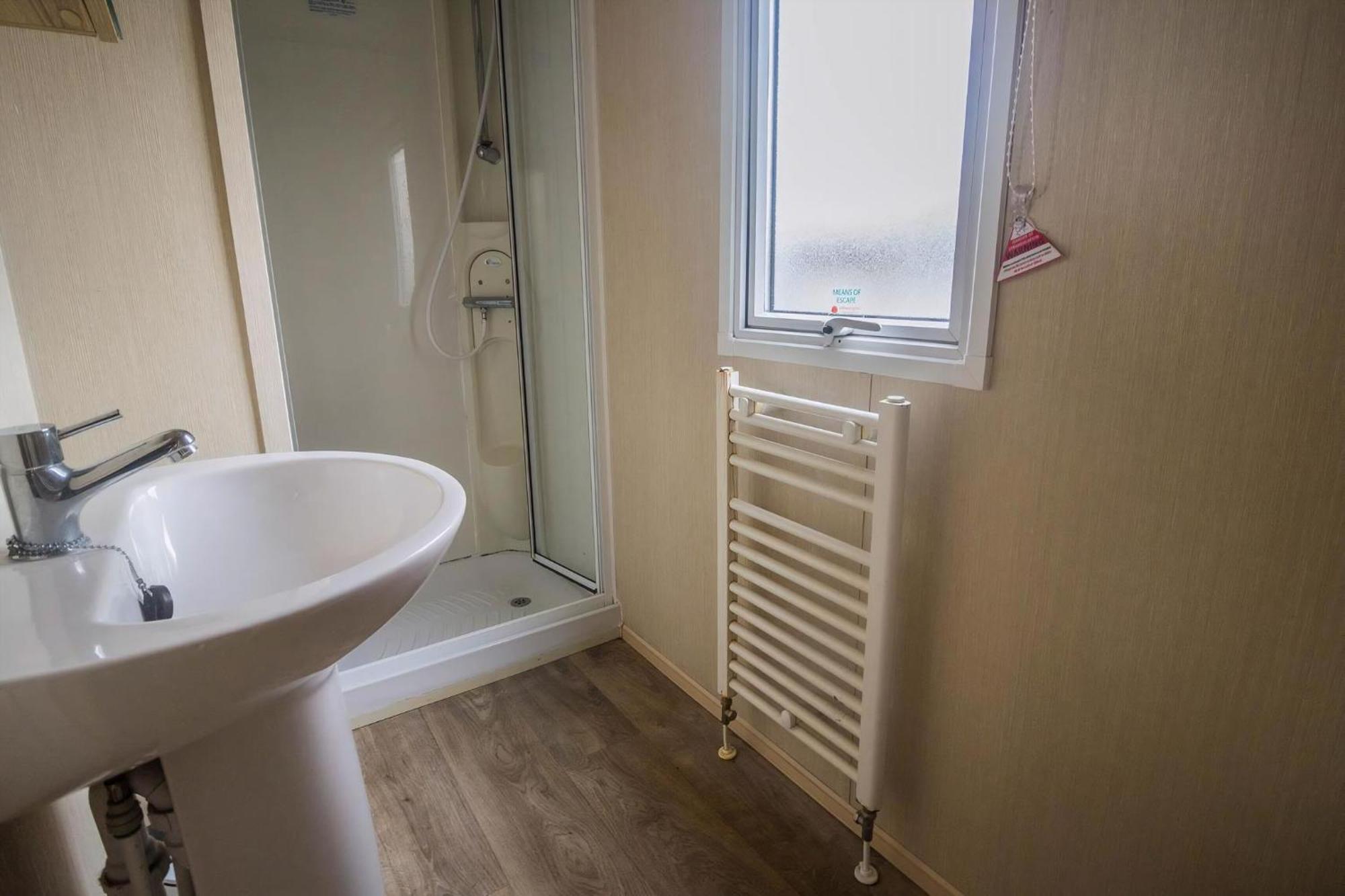 Lovely 4 Berth Holiday Home At Felixstowe Beach Holiday Park Ref 55008Yc Exterior photo